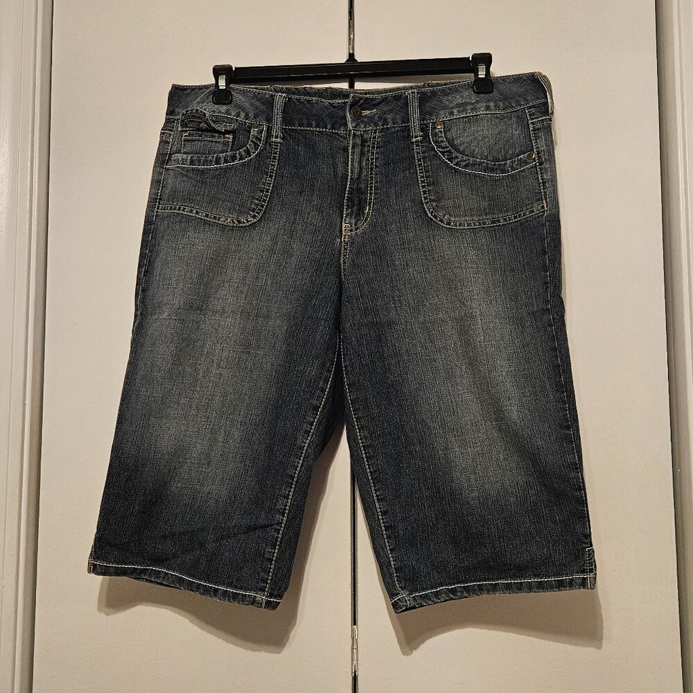 Apt. 9 Women's Bermuda Denim Shorts. size 16